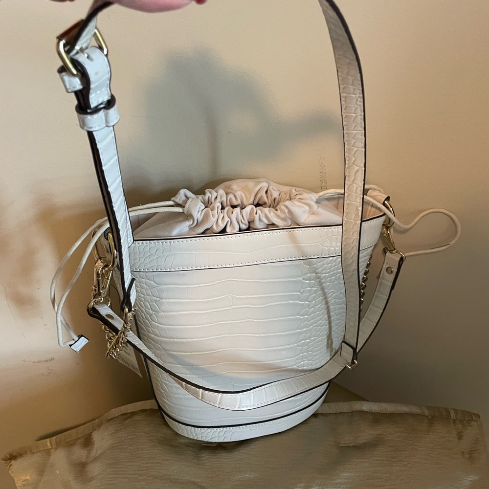 Elegant White Croc-Embossed Bucket Bag
International concept Purse - Picture 3 of 9